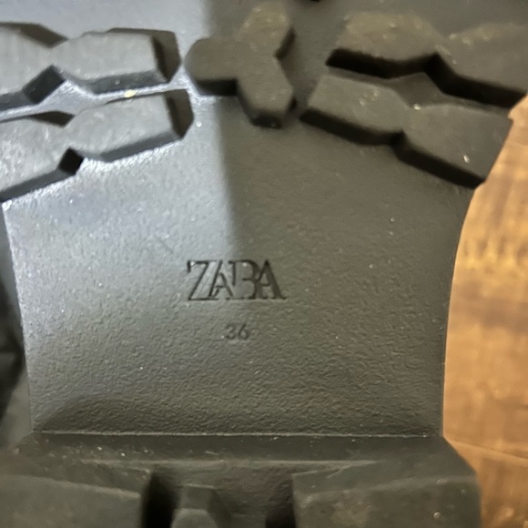 ZARA WOMAN NEW BLACK LOW HEEL RUBBERIZED QUILTED BOOTS US 6 - Picture 6 of 6